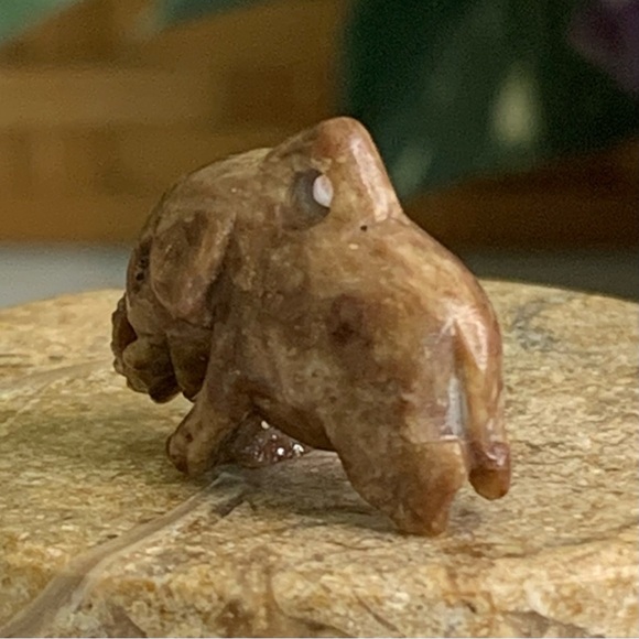 Antique Red Chinese Soapstone Mini Hand Carved Elephant Pendant Figurine 3/4" 3g - Picture 6 of 16